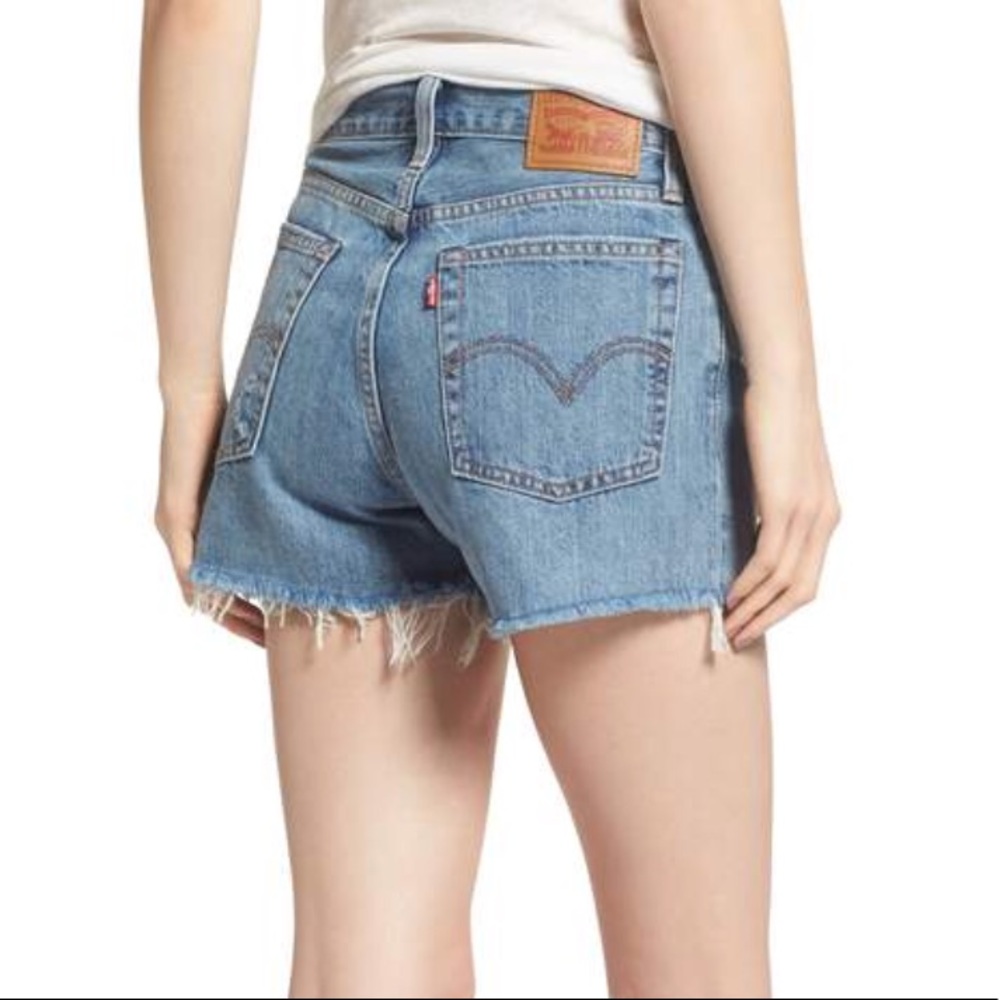 NWT Levi’s High Wasted Cut-Off Shorts